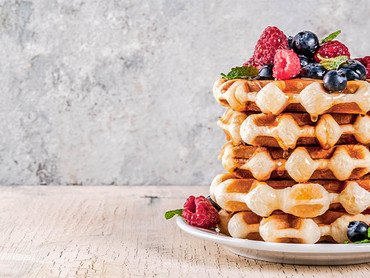 Süßes wie Waffeln sind als Soul Food besonders beliebt Leckeres Soul Food: Waffeln mit Obst und Ahornsirup