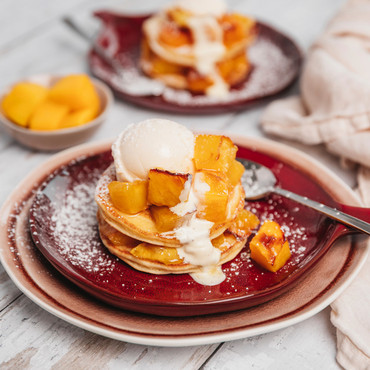 Pancakes mit karamellisierter Mango aus der Heißluftfritteuse Pancakes mit karamellisierter Mango aus der Heißluftfritteuse
