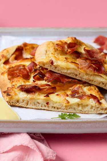 Johanns Pizza mit Brie & Speck Johanns Pizza mit Brie & Speck