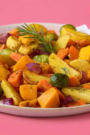 Buntes Ofengemüse mit Kartoffelspalten Buntes Ofengemüse mit Kartoffelspalten